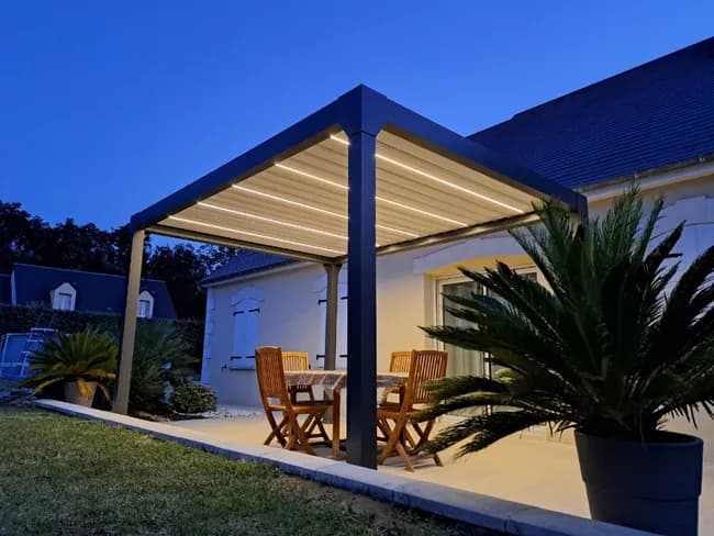 Pergola bioclimatique Menea 4 x 3 m motorisée, aluminium gris